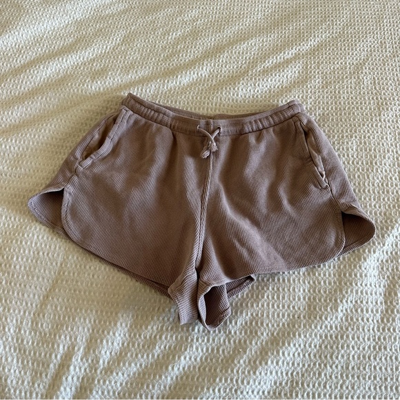 Brandy Melville Pants - Brandy Melville Logan Shorts